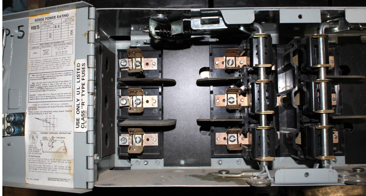Siemens V7E3622 Fusible Twin Vacu-Break Switch w/Mounting Hardware 60A/60A 600V 3 Poles 3 Phase Series A