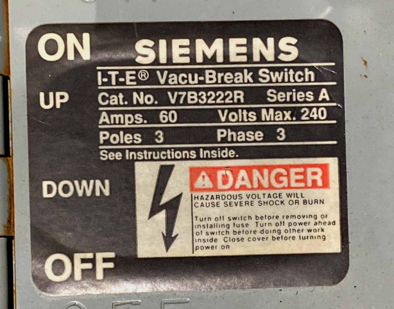 Siemens V7B3222R Fusible Twin Vacu-Break Switch 60A 240V 3 Poles 3 Ph Series A