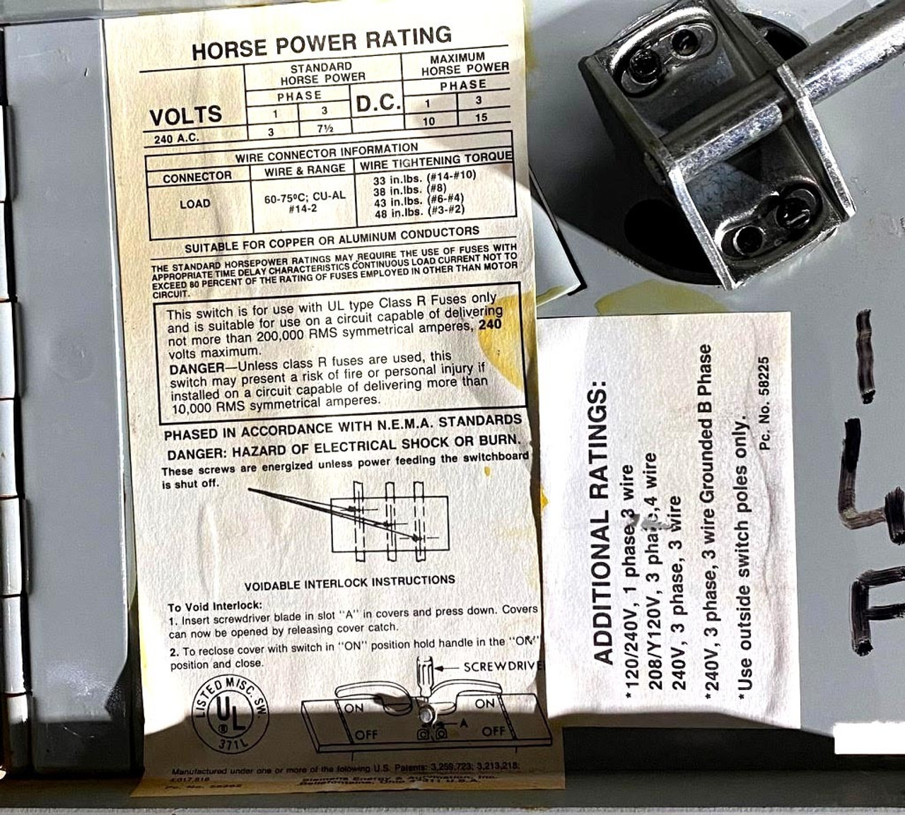 Siemens V7B3222R Fusible Twin Vacu-Break Switch 60A 240V 3 Poles 3 Ph Series A