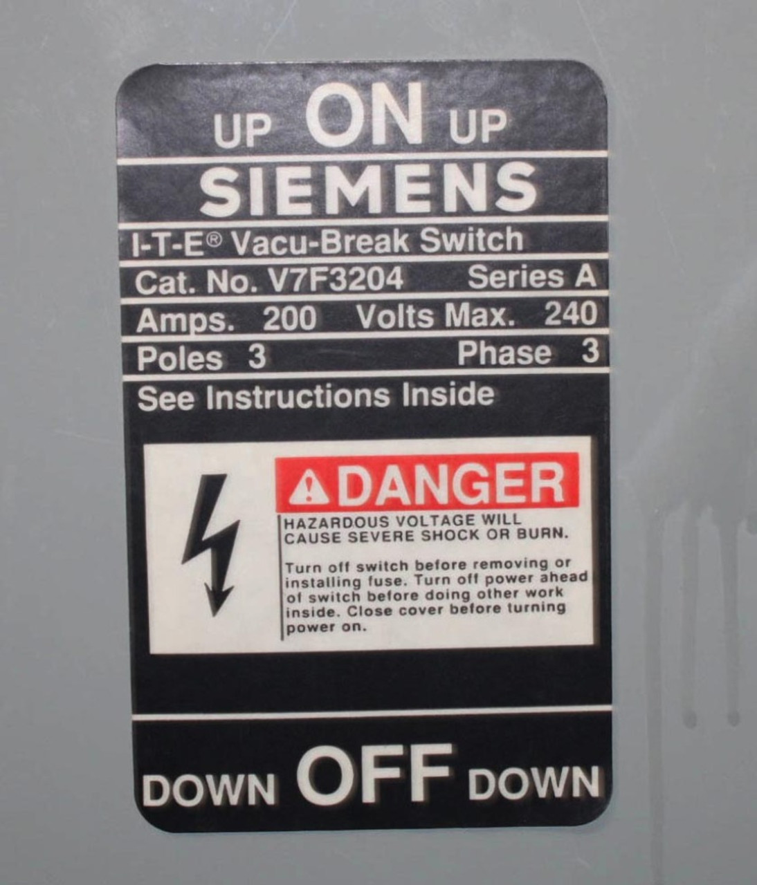 Siemens V7F3204 Vacu-Break Fusible Switch 200A 240V 3 Pole 3 Phase Series A