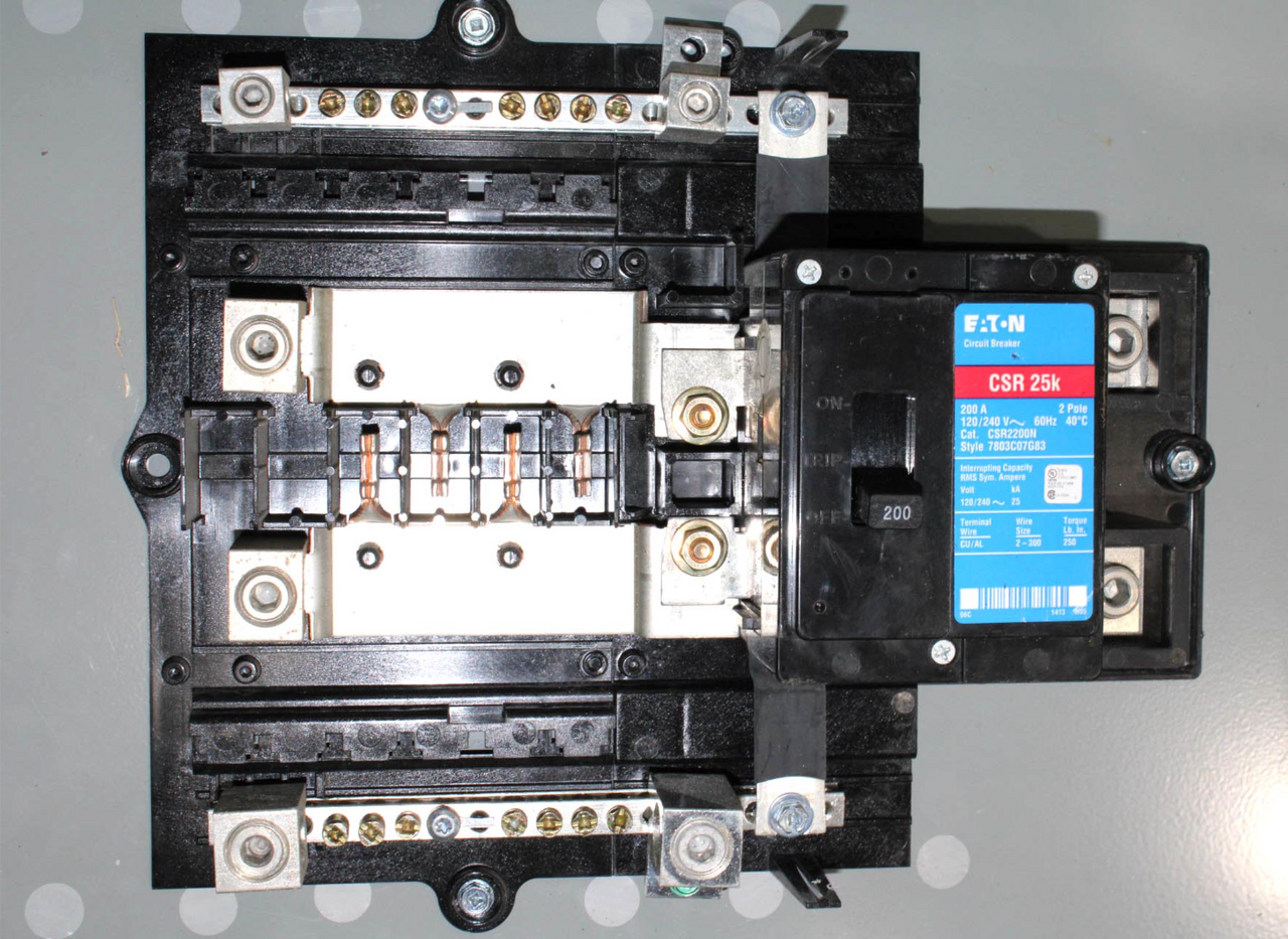 Eaton CHP08B200RF Main Breaker Load center 200A 120/240V 1PH 3W NEMA3R 24 Spaces