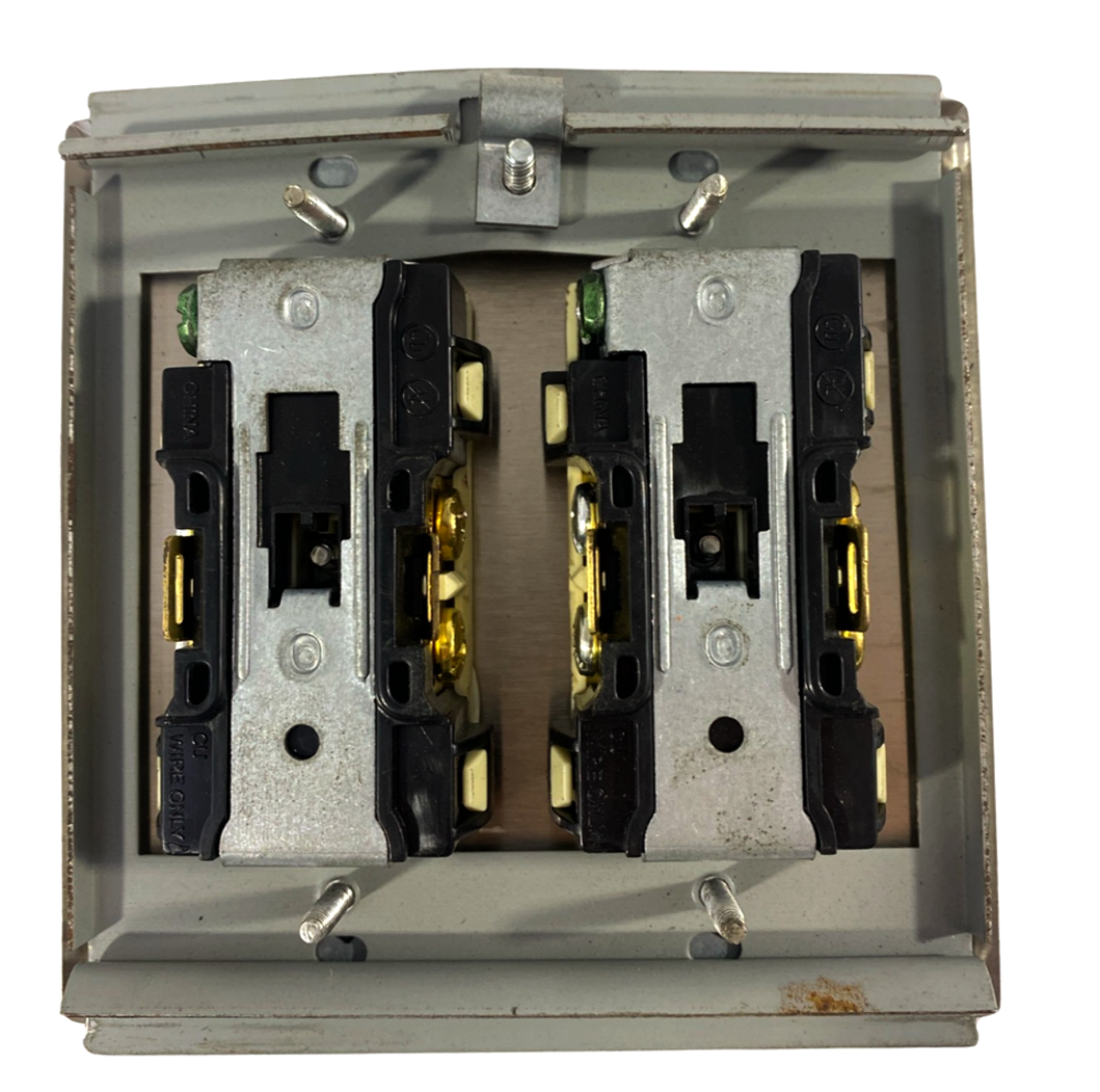 Hubbell HBL5352I Two Duplex Receptacles 20A 125V Ivory With Face Plate