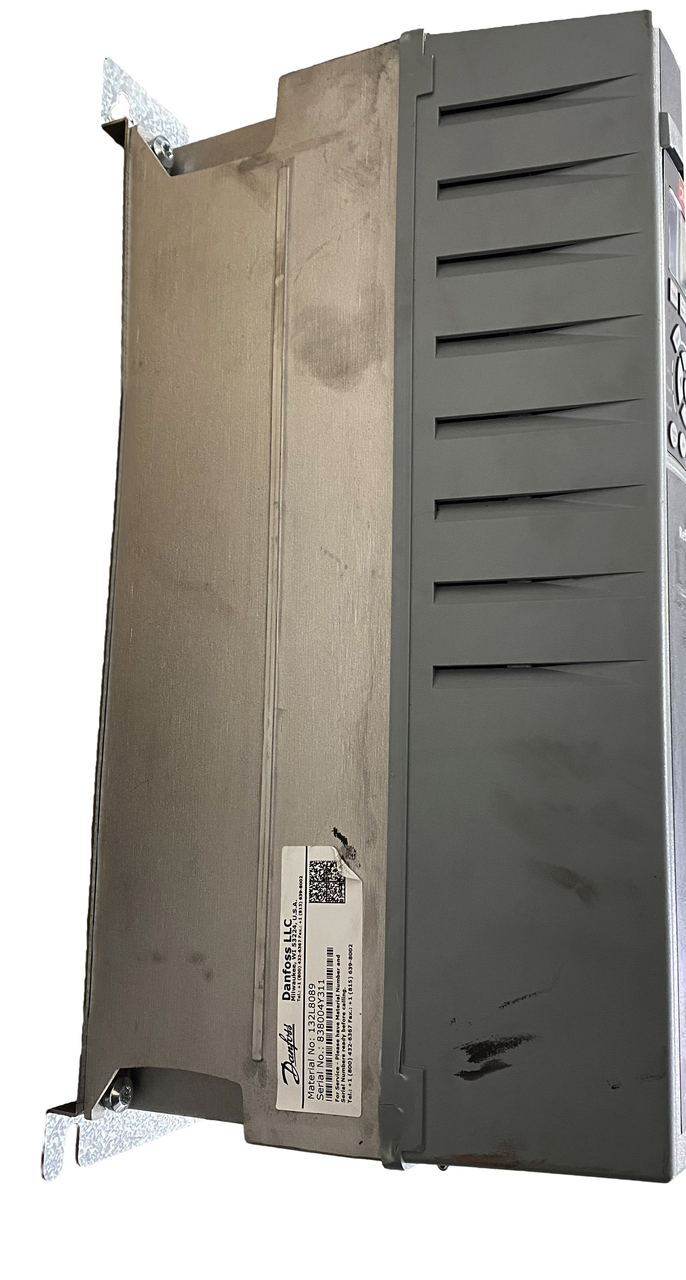 Danfoss 134F7594 HVAC Drive FC-103 15KW 20HP 3PH 380/480V 25A 50/60Hz VLT Main Disconnect Refrigeration Drive