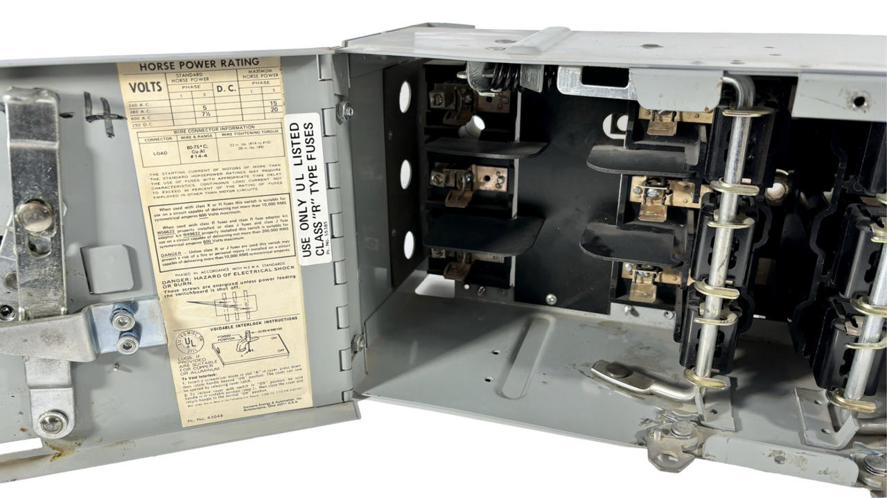 Siemens V7E3611 Fusible Twin Vacu-Break Switch 30A/30A 600V 3P 3PH Series A