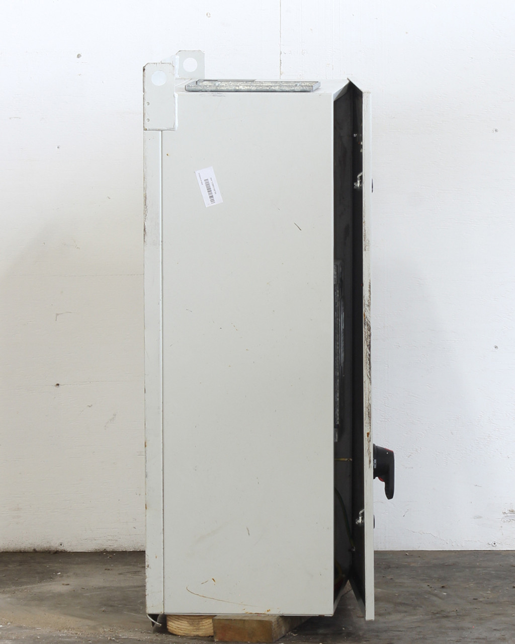 ABB ACH550-BD-072A-4+F267 Drive 380-480V 50HP Input: 48 63Hz 72A Output: 0-500Hz 72A