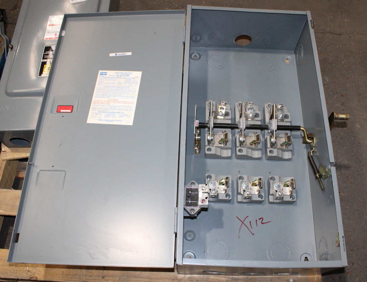 Challenger G3232SN Fusible Disconnect Safety Switch - 200A 240V 3P NEMA 1