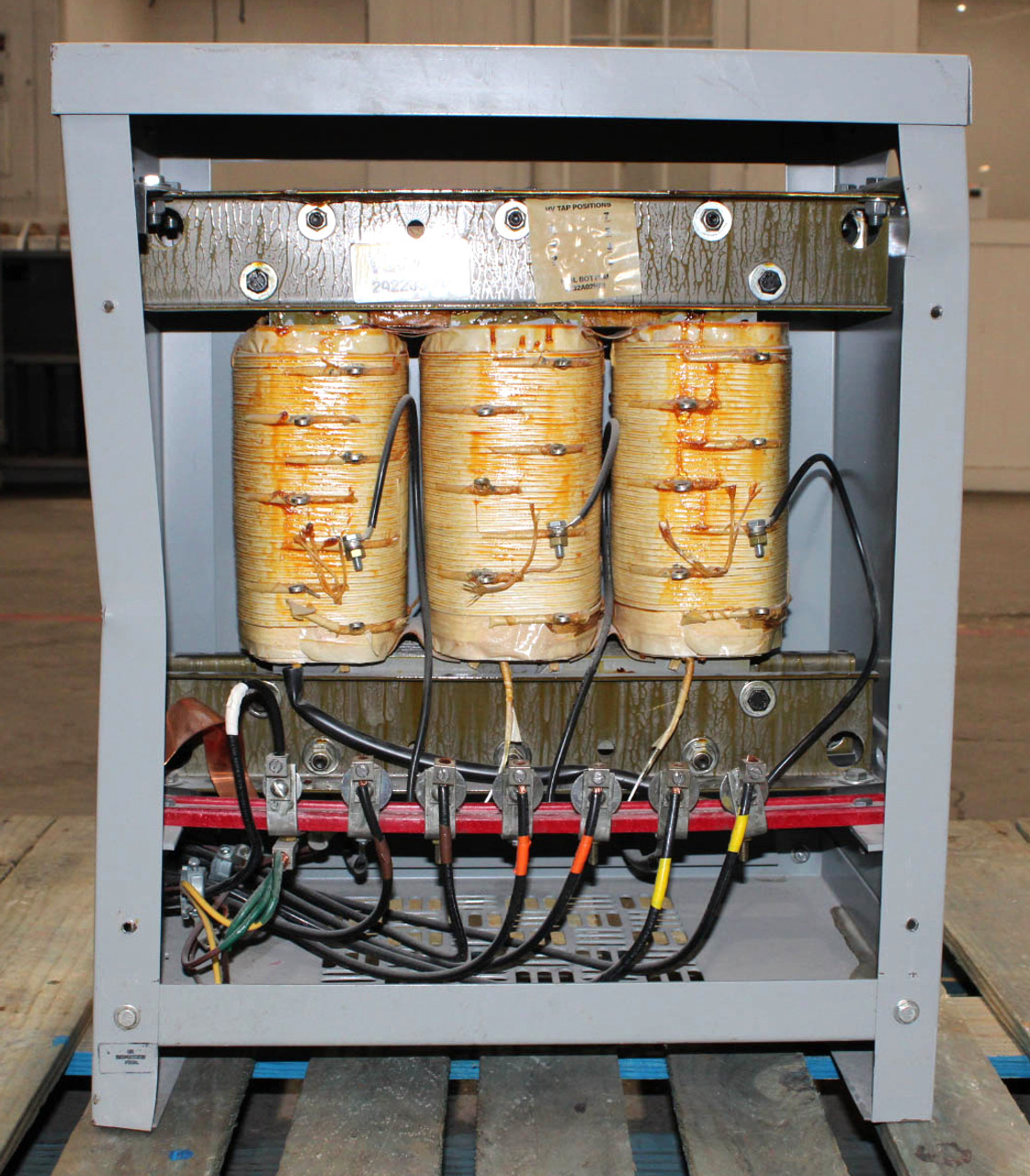 Cutler Hammer V48M28T15B Transformer 15kVA Pri: 480V Sec: 208Y/120 3PH