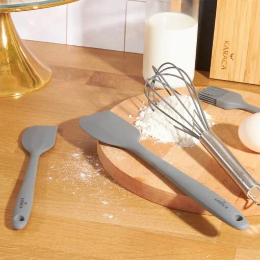 Karaca Karaca Pastry 4Pcs Cake Preparation Set – L Spatula (20.6×4.1cm) – S Spatula (25.2×5.4cm) – Whisk (21×3.5cm) – Brush | 153.03.06.7342 - Home & Kitchen - Lebanon