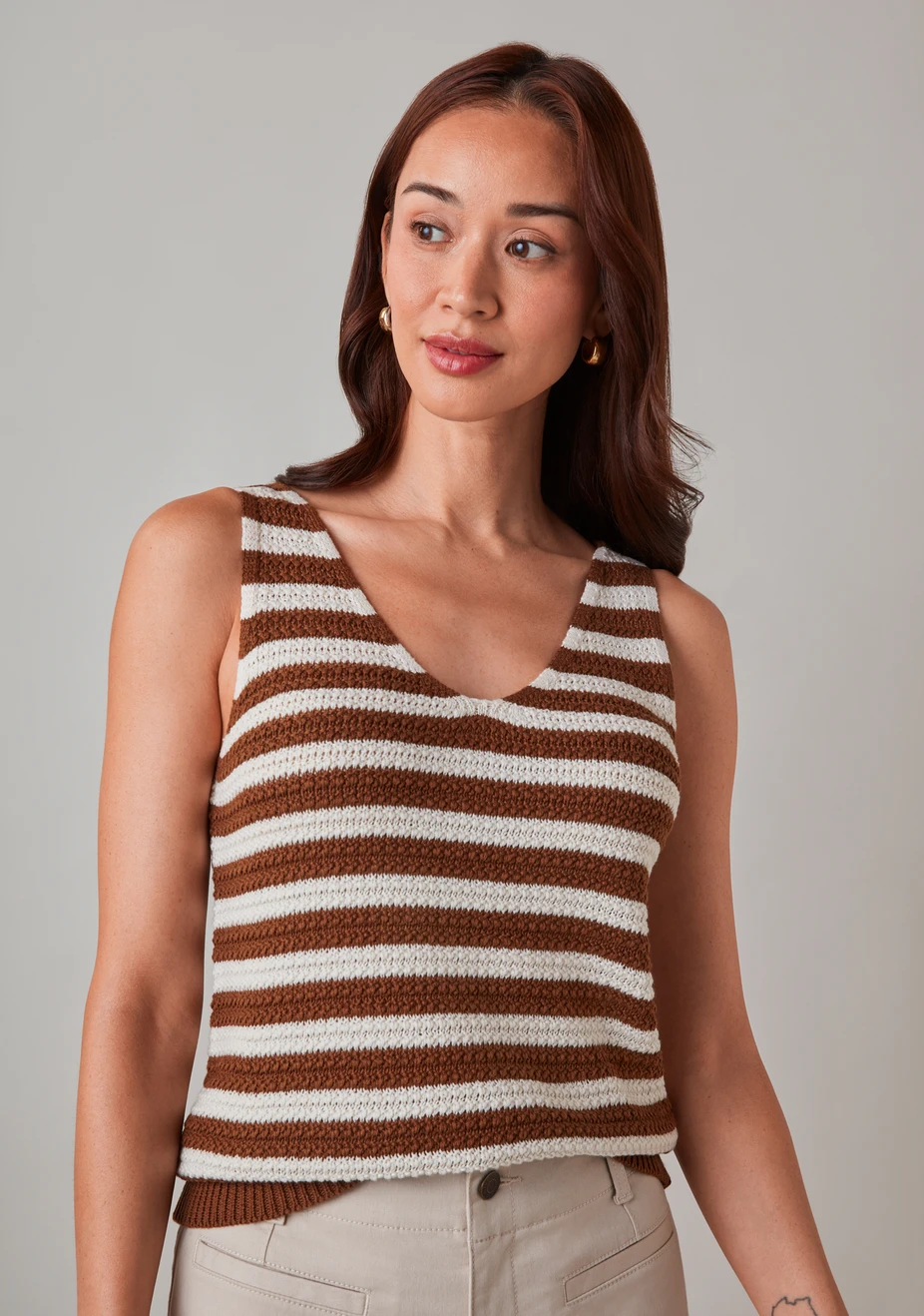 Petite Sleeveless Textured Stripe V-Neck Sweater Tobacco