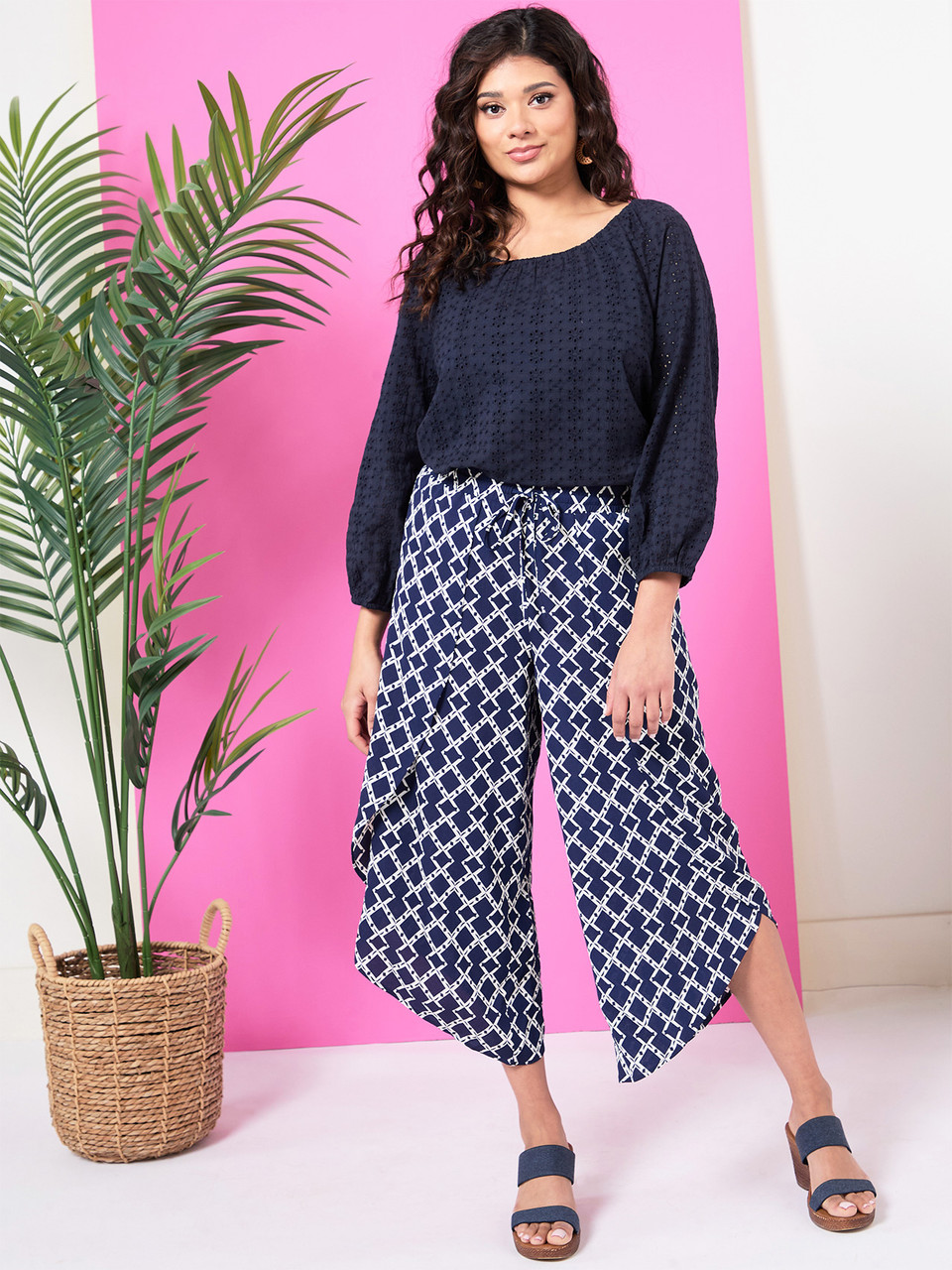 Crepe Tulip Leg Pant in Navy/White Geo