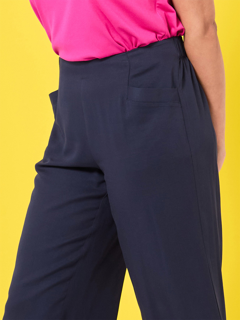Tonia Cropped Wide Leg Pants in Navy