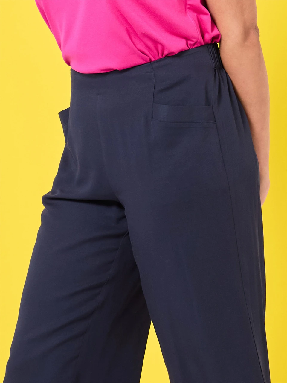 Tonia Cropped Wide Leg Pants in Navy