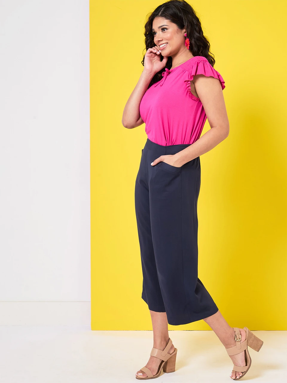 Tonia Cropped Wide Leg Pants in Navy