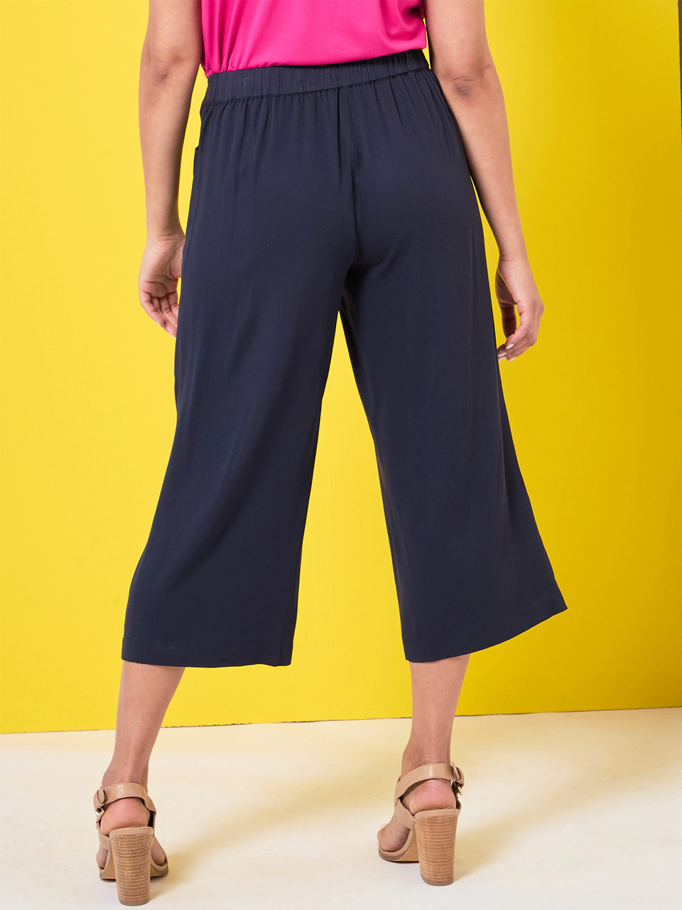 Tonia Cropped Wide Leg Pants in Navy