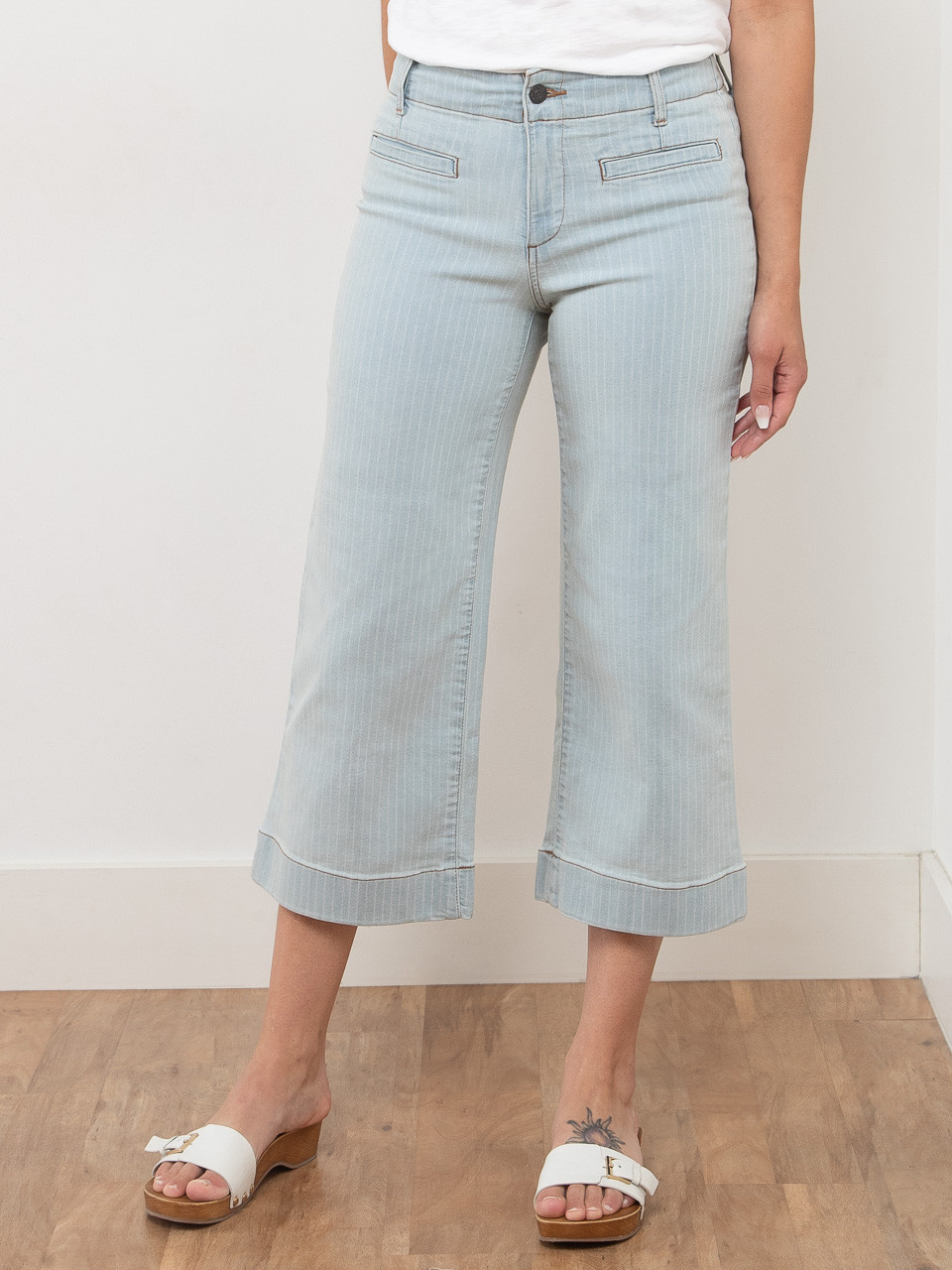 Haylie Wide Crop Jeans in Light White Stripe