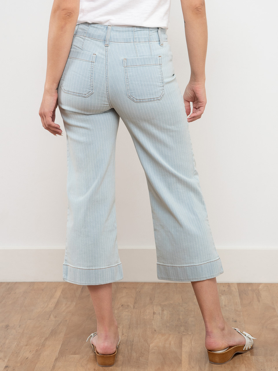 Haylie Wide Crop Jeans in Light White Stripe