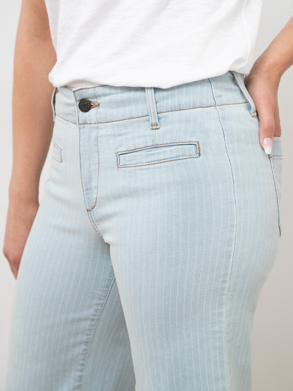 Haylie Wide Crop Jeans in Light White Stripe