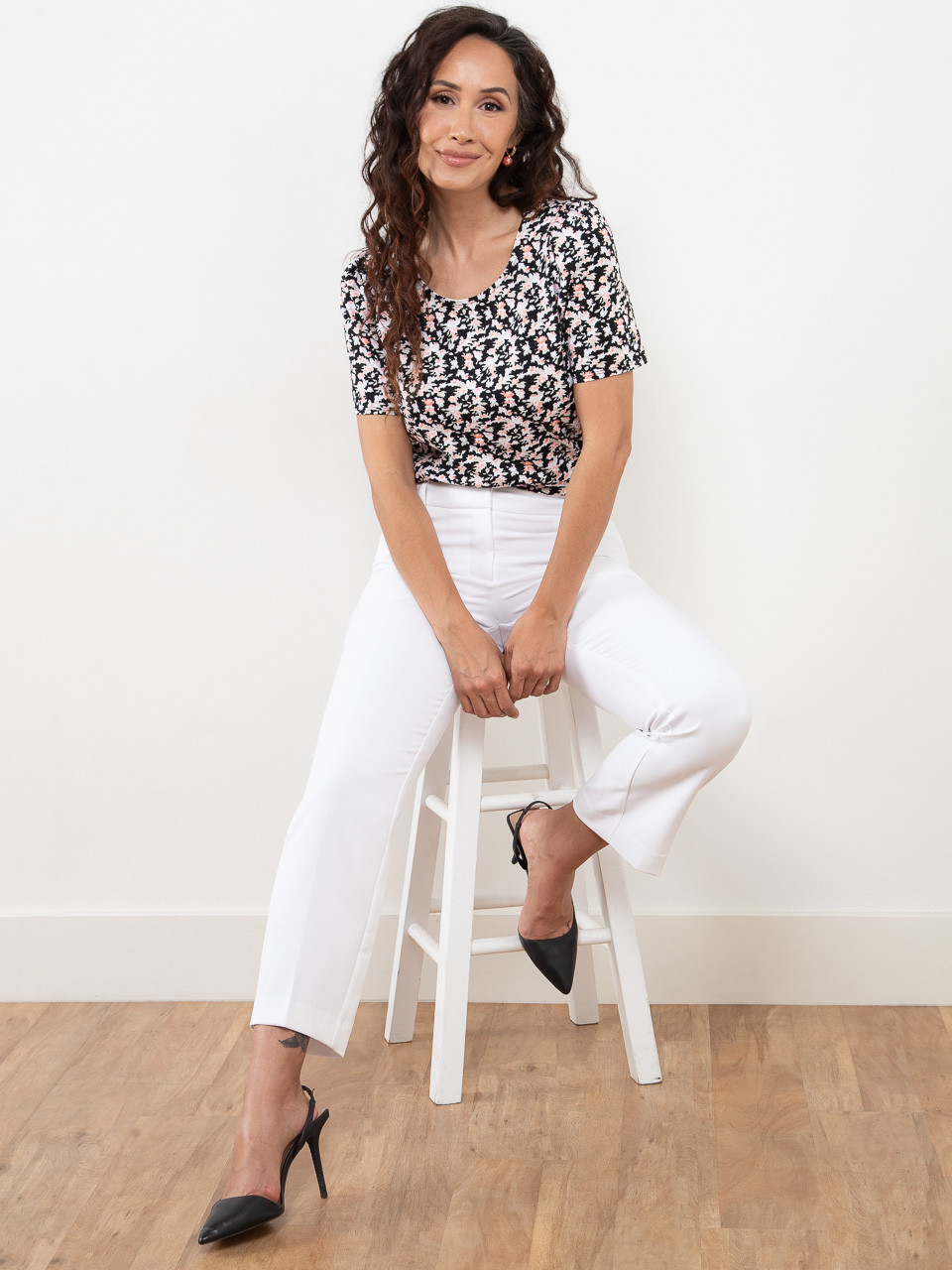 Petite Short Sleeve Knit Gathered T-Shirt in Black /Coral Floral