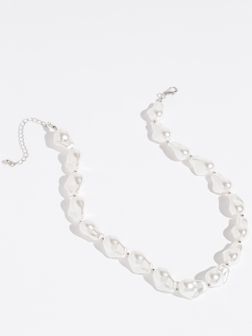Chunky Abstract Short Pearl Necklace