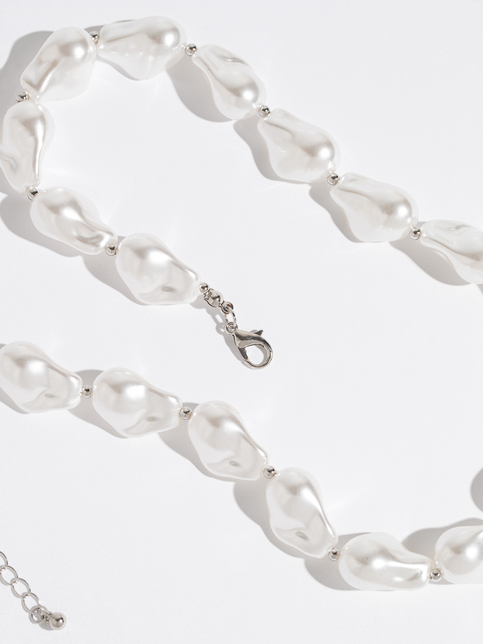 Chunky Abstract Short Pearl Necklace