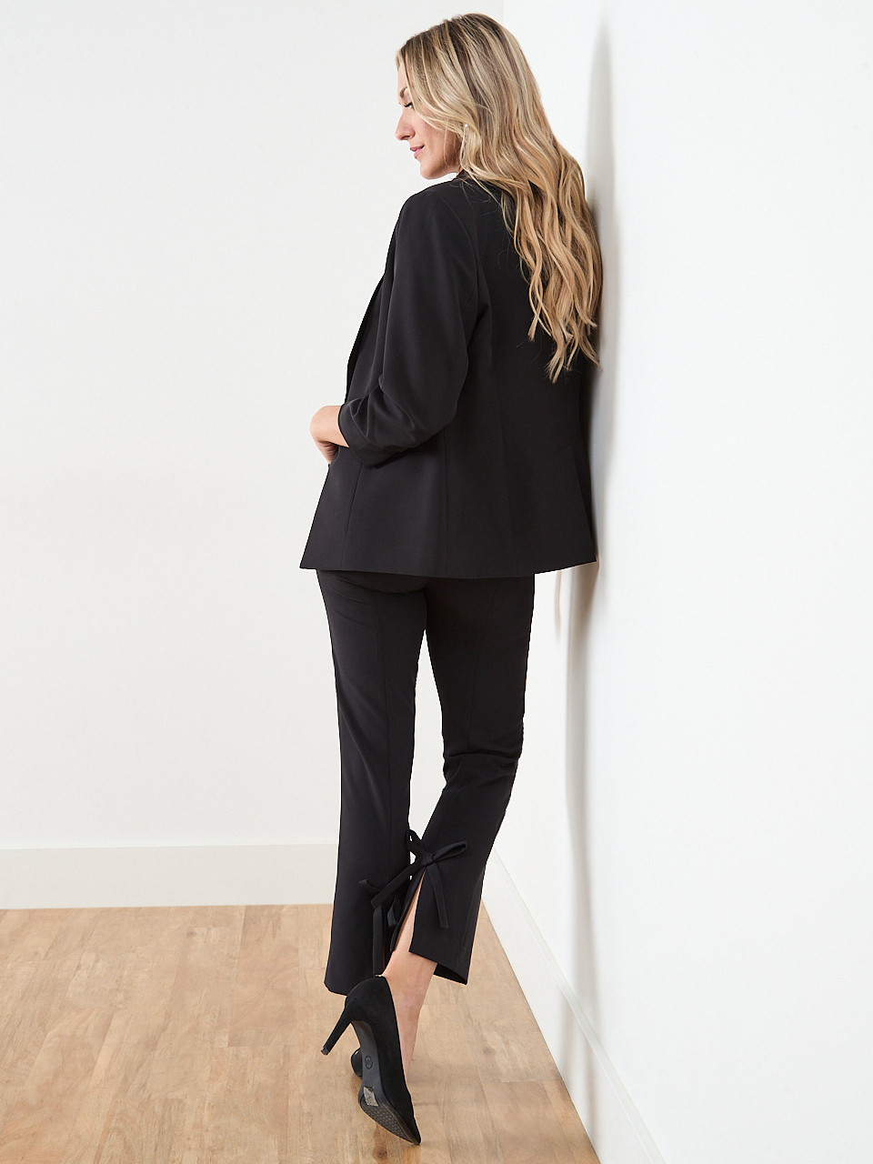 Leah Bow-Back Ankle Pant in Black