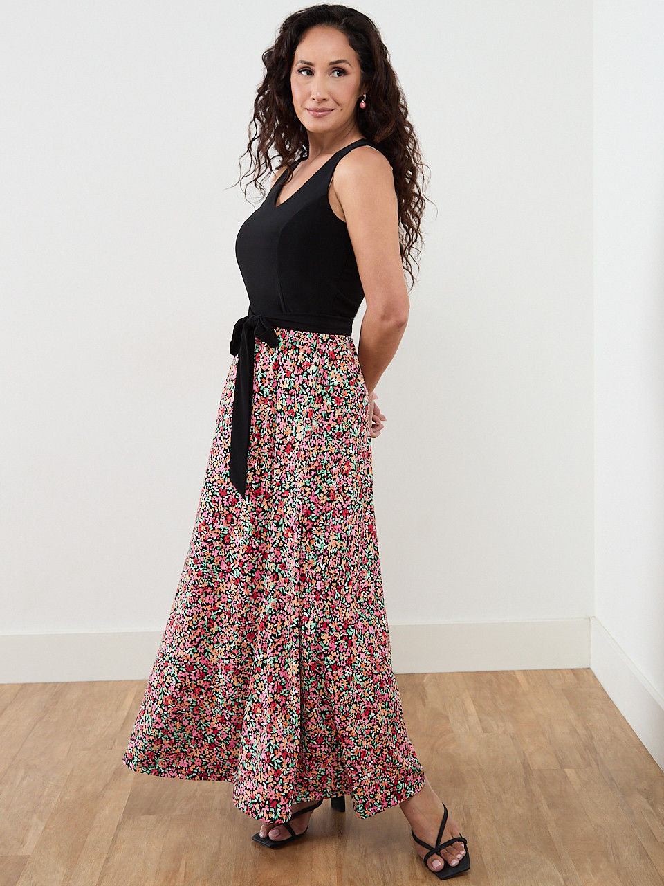 Petite Sleeveless Maxi Dress in Ditsy Floral Print