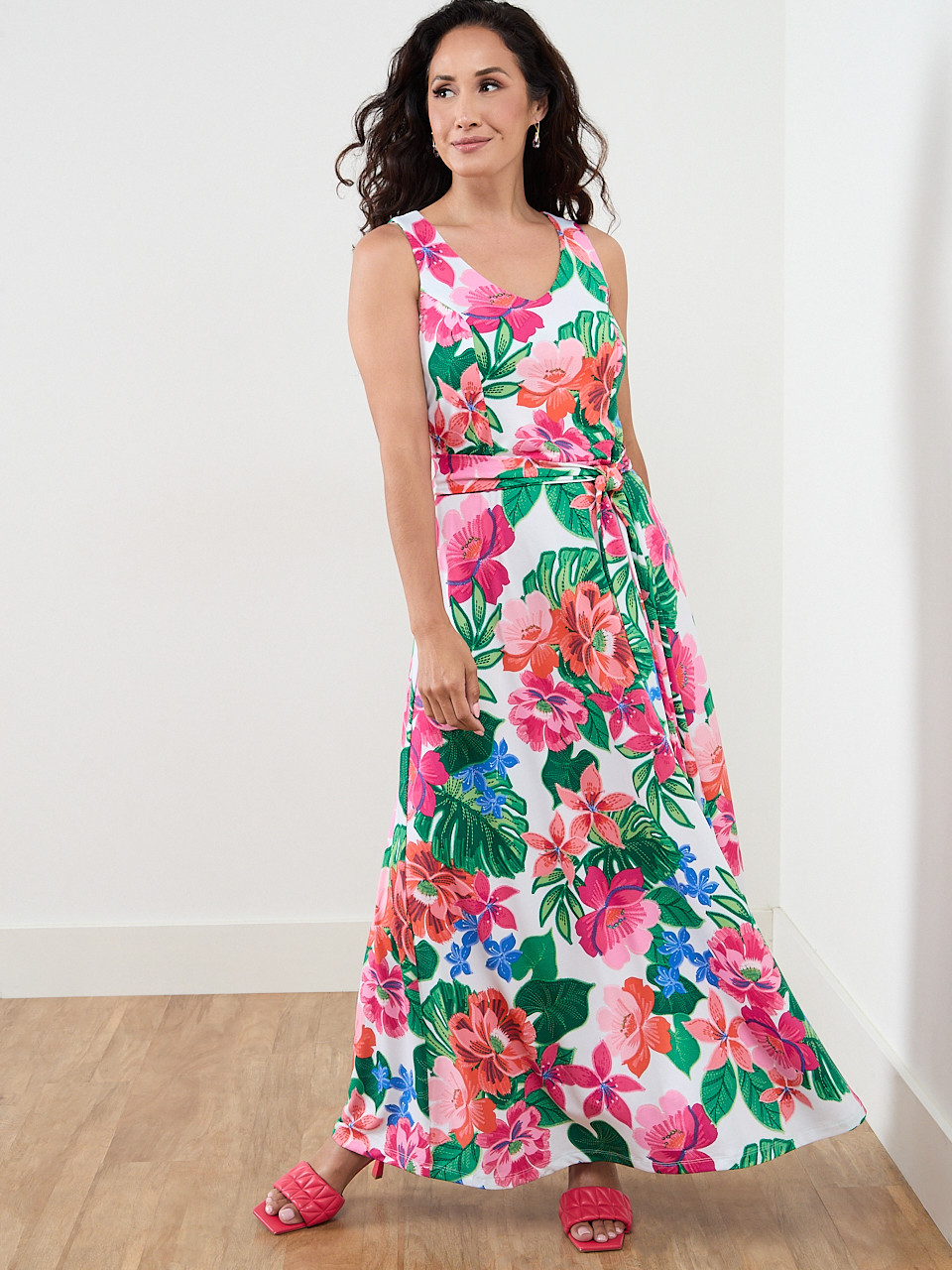 Petite Sleeveless Maxi Dress in Floral Print