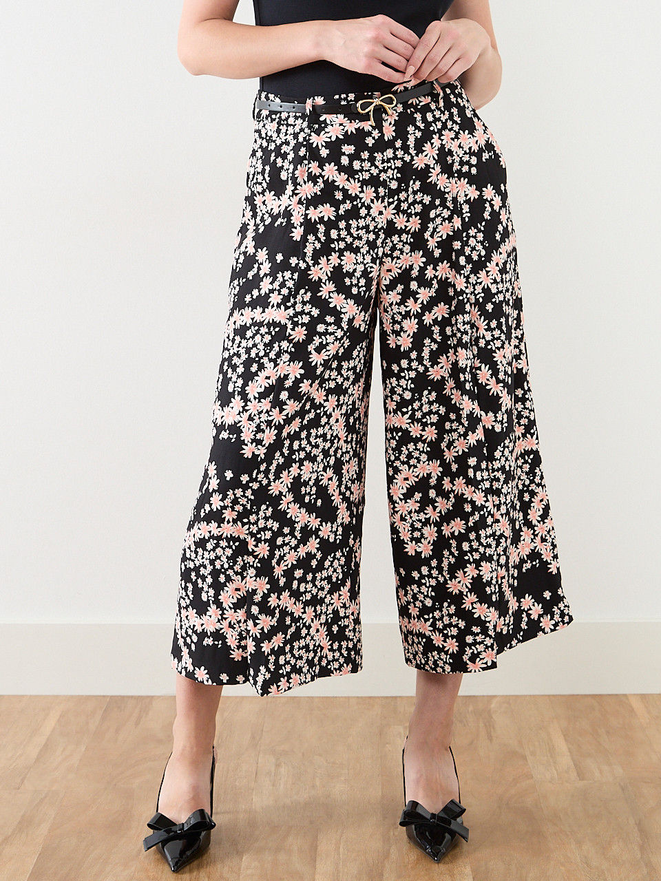 Wide Leg Pleated Crop Pant