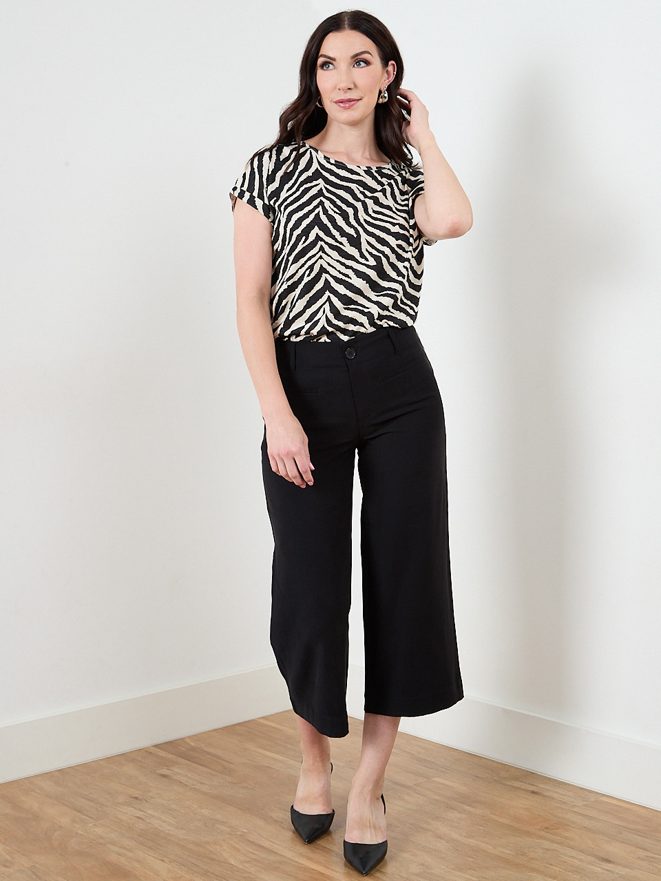 Haylie Wide Crop Pant in Black