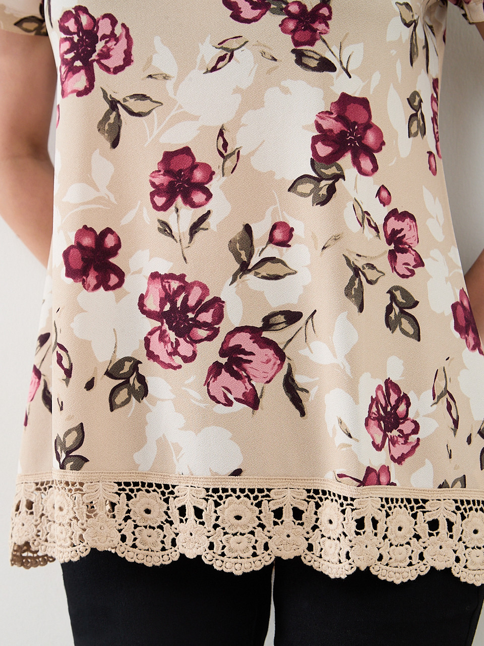 Short Sleeve Lipstick Floral Crochet Trim Top