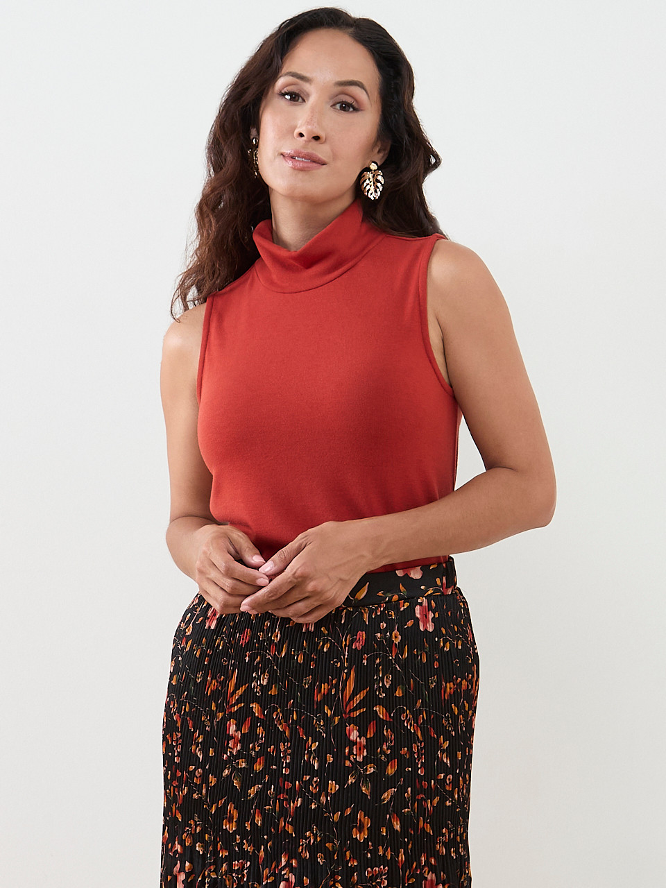 Petite Sleeveless Light Knit Turtle Neck Top in Pumpkin