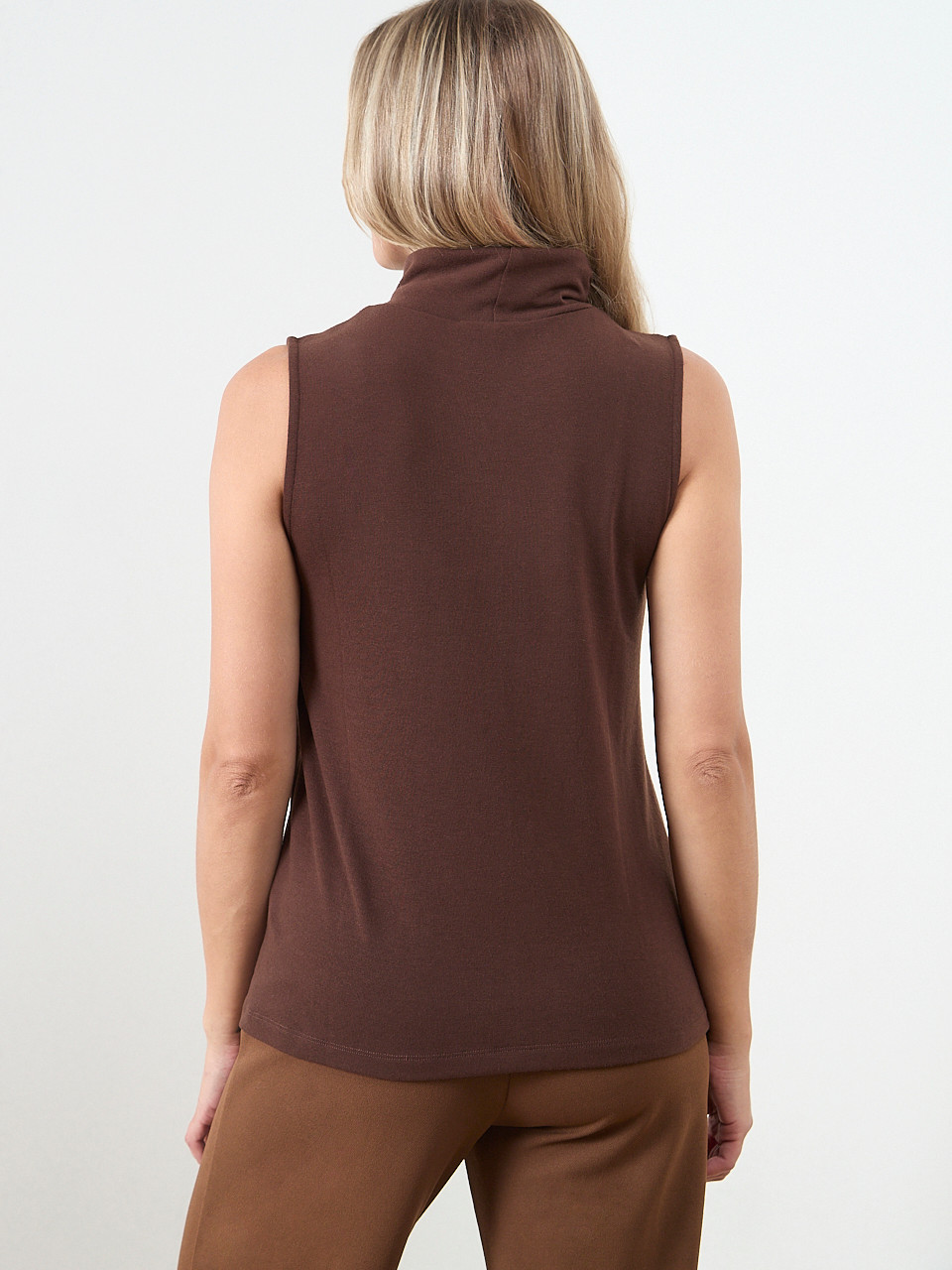 Sleeveless Light Knit Turtle Neck Top