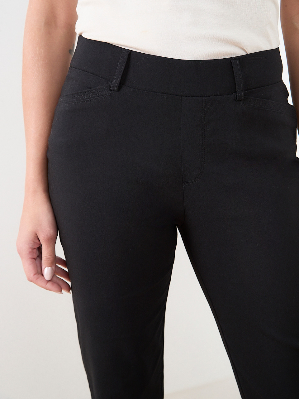 Emily Slim Leg Pant in Microtwill