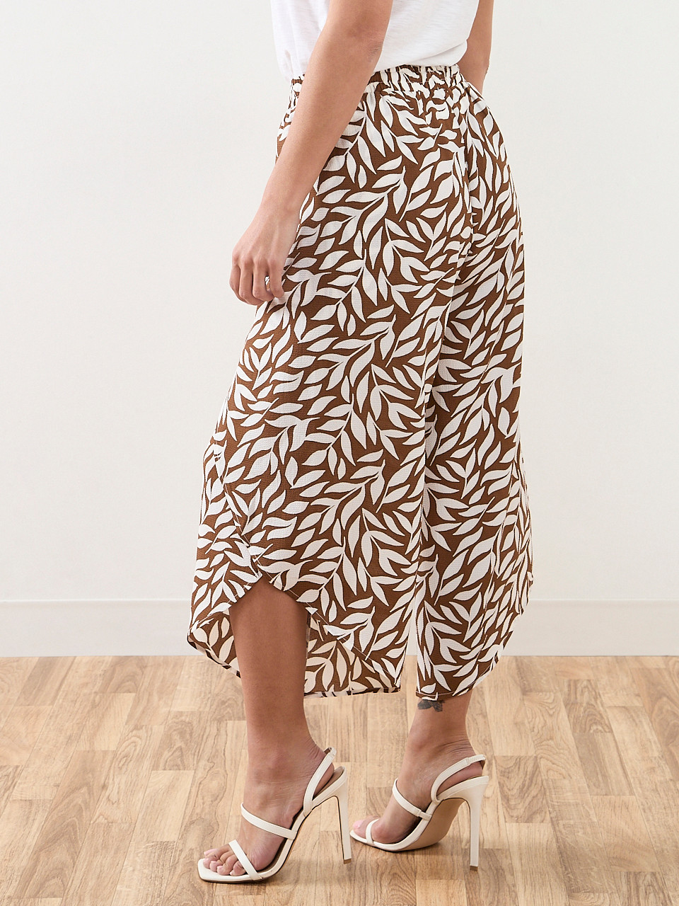 Petite Neutral Leaf Tulip-Leg Pant
