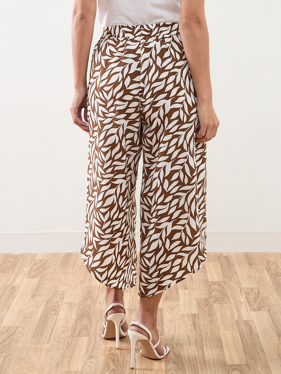 Petite Neutral Leaf Tulip-Leg Pant