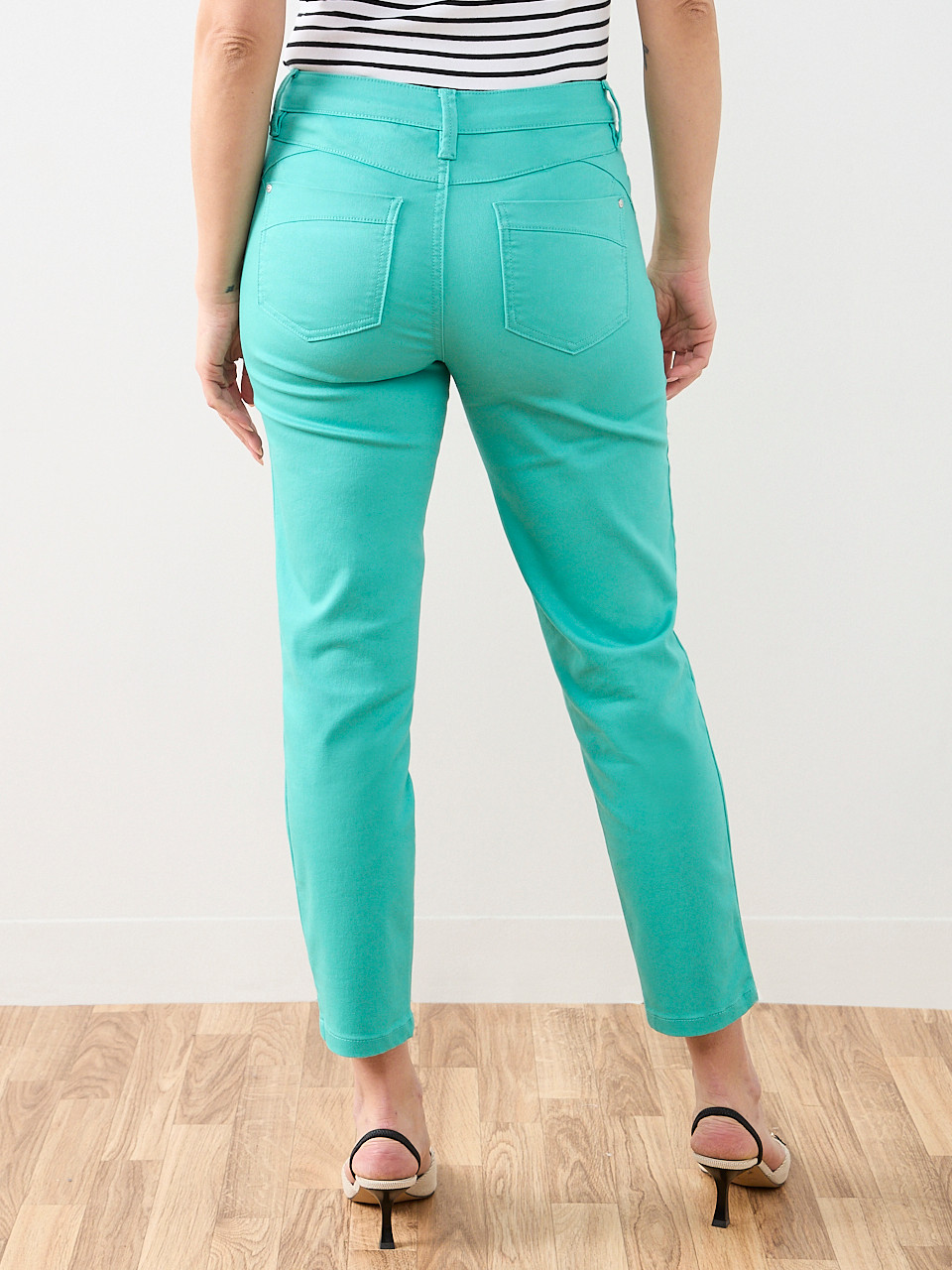 Lilly Coloured Ankle Jean in Light Turquoise