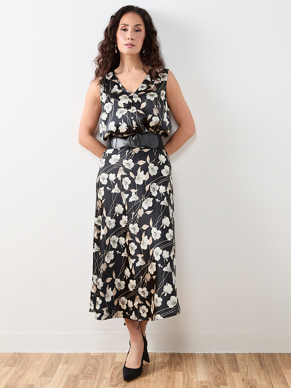 Petite Sleeveless V-Neck Button Front Blouse