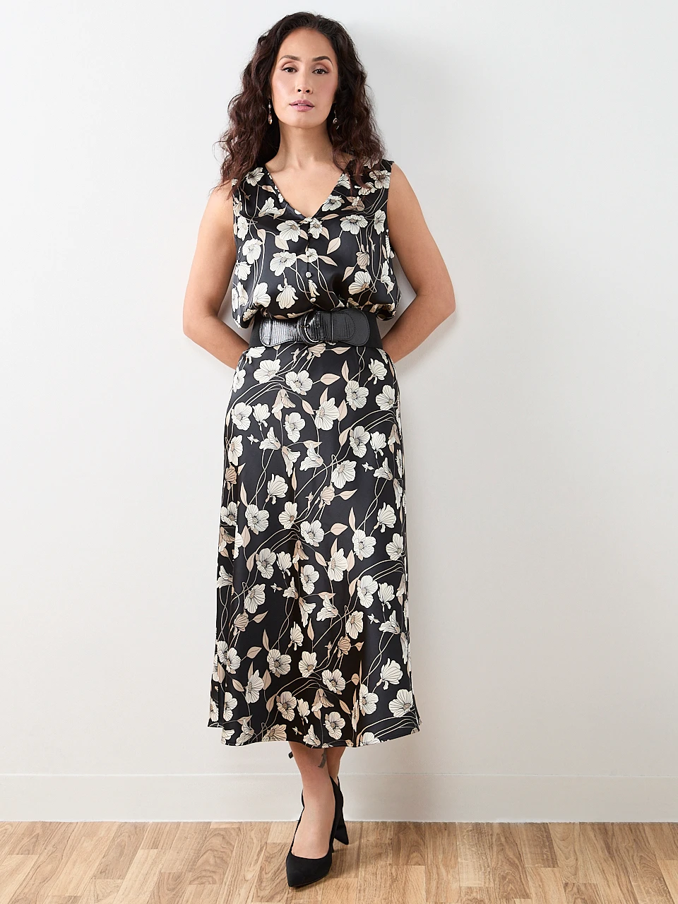 Petite Sleeveless V-Neck Button Front Blouse