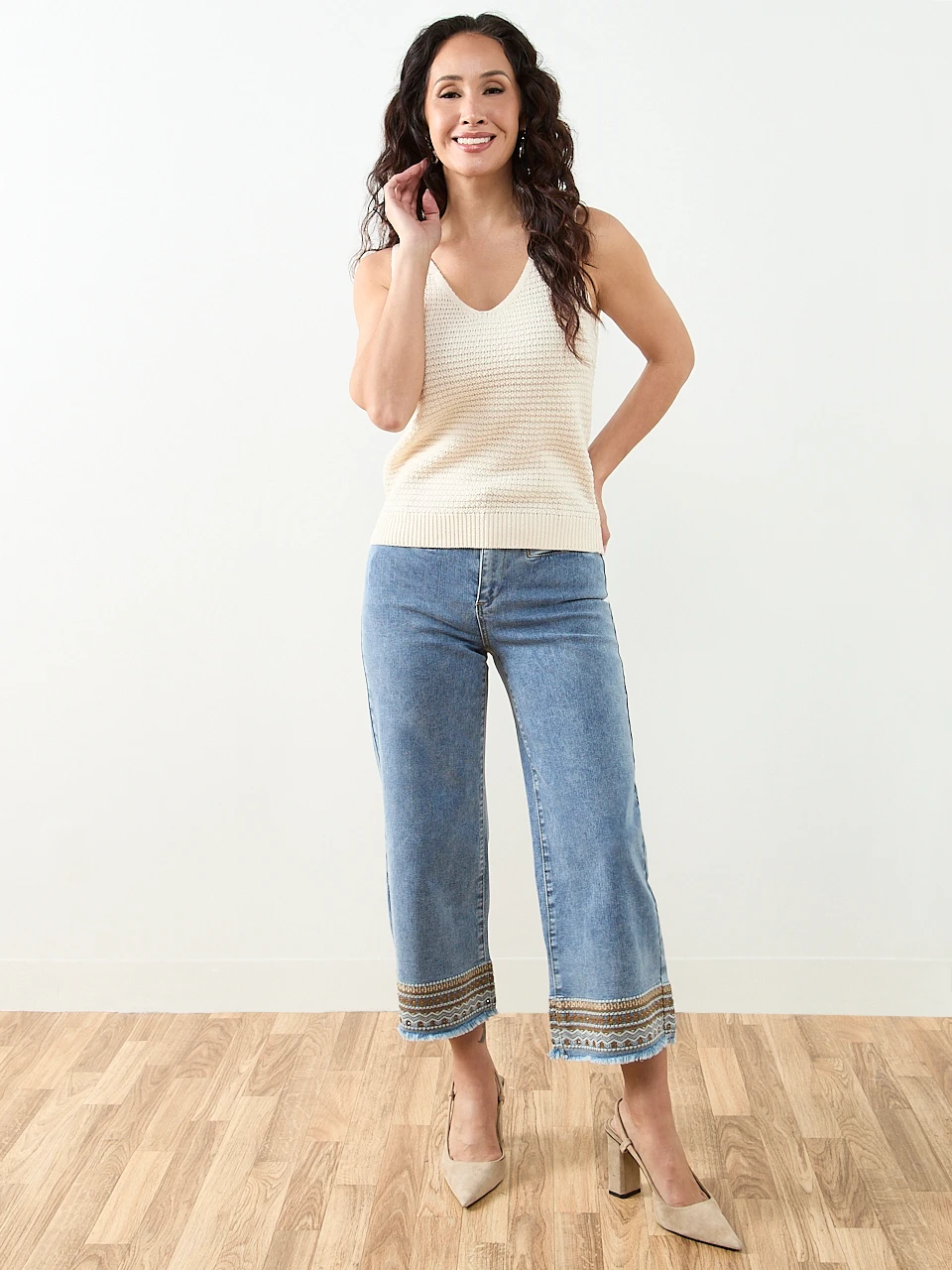 Petite Sleeveless Textured V-Neck Sweater in Ecru