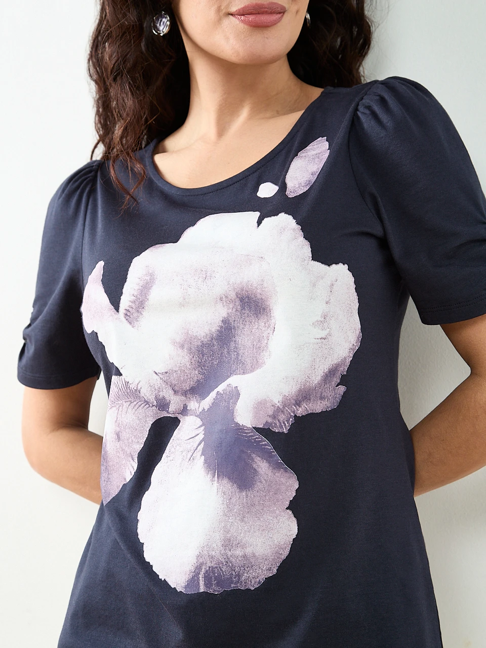 Petite Ruched Elbow Sleeve Scoop Neck Tee in Navy Floral