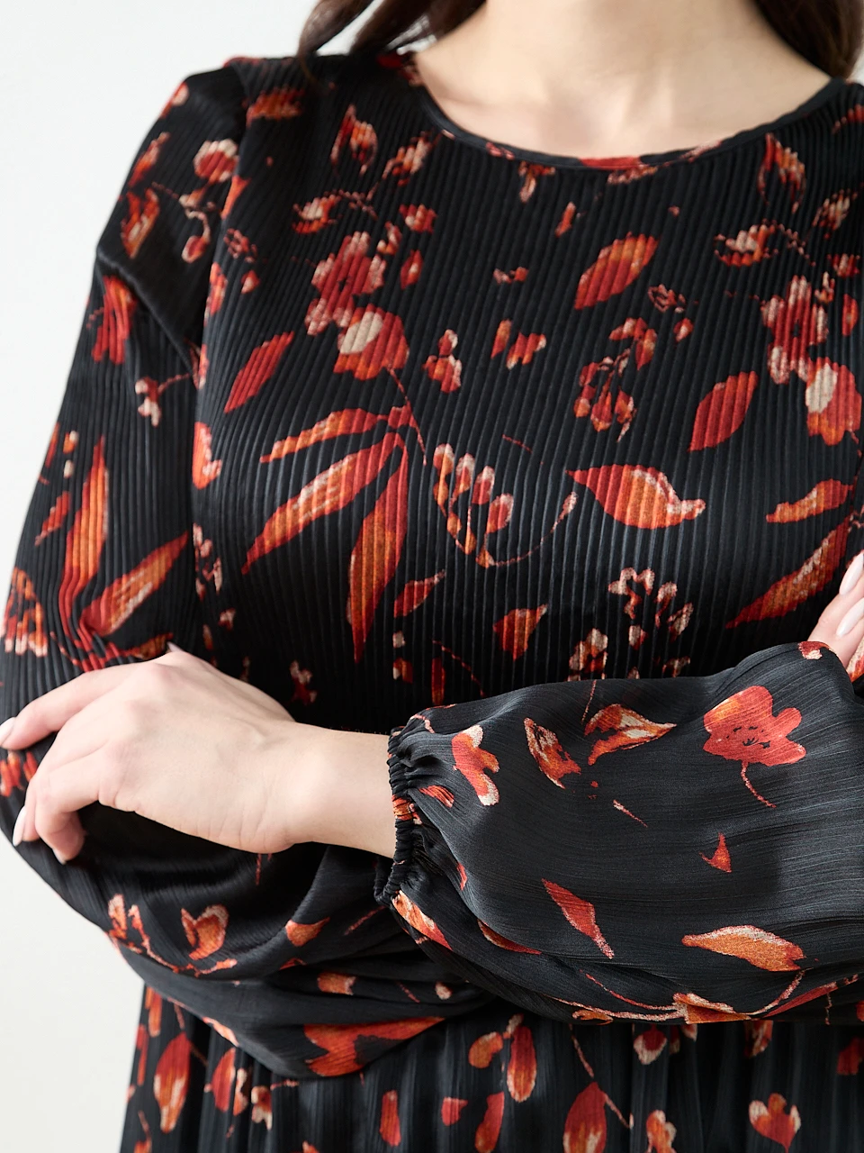 Plisse Long Sleeve Dress in Black Floral