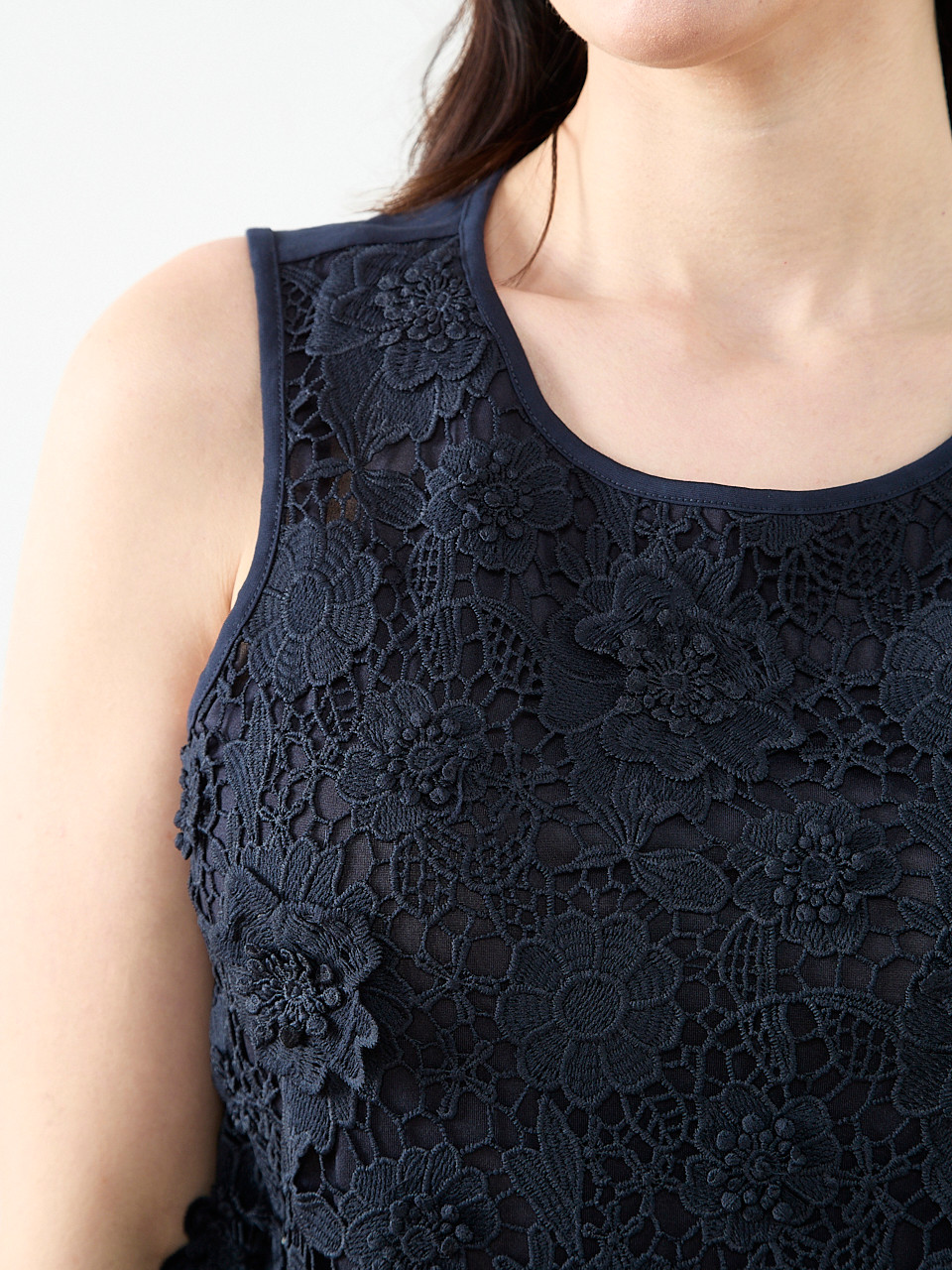 Sleeveless 3D Floral Mixed Media Top in Navy