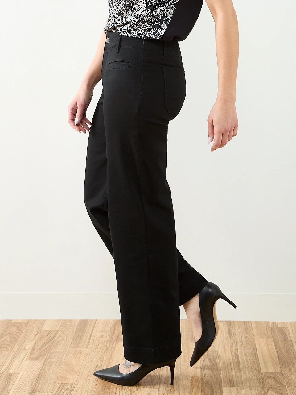 Haylie Wide Leg Denim Jean in Black