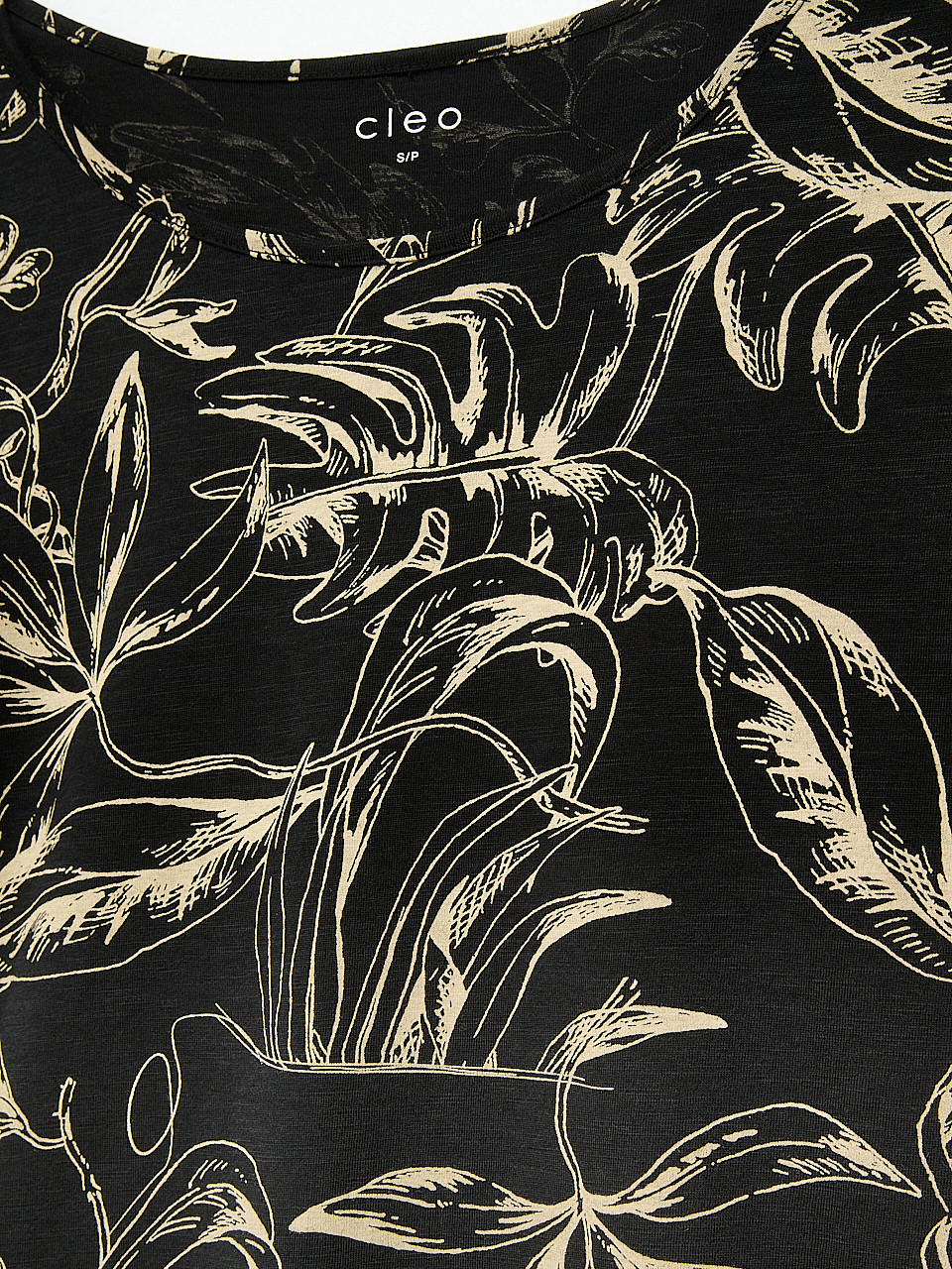 Short Cuffed Sleeve Slub Boat Neck Tee in Black Sketch