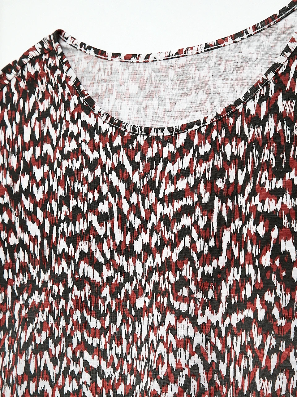Short Cuffed Sleeve Slub Boat Neck Tee in Terracotta Abstract