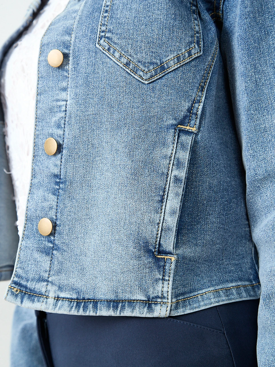 Cropped Denim Jacket in Vintage Wash