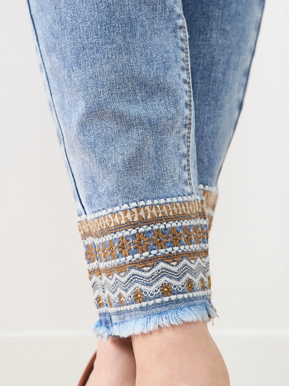 Blake Vintage Trim Ankle Denim Jean in Vintage Wash