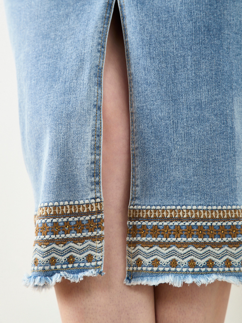 A-Line Trim Denim Skirt in Vintage Wash