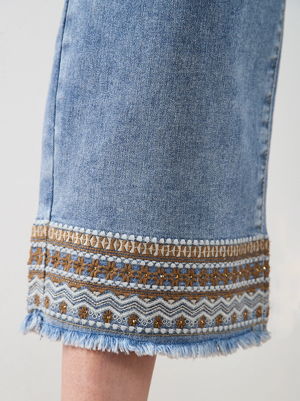 Haylie Vintage Trim Crop Denim Jean