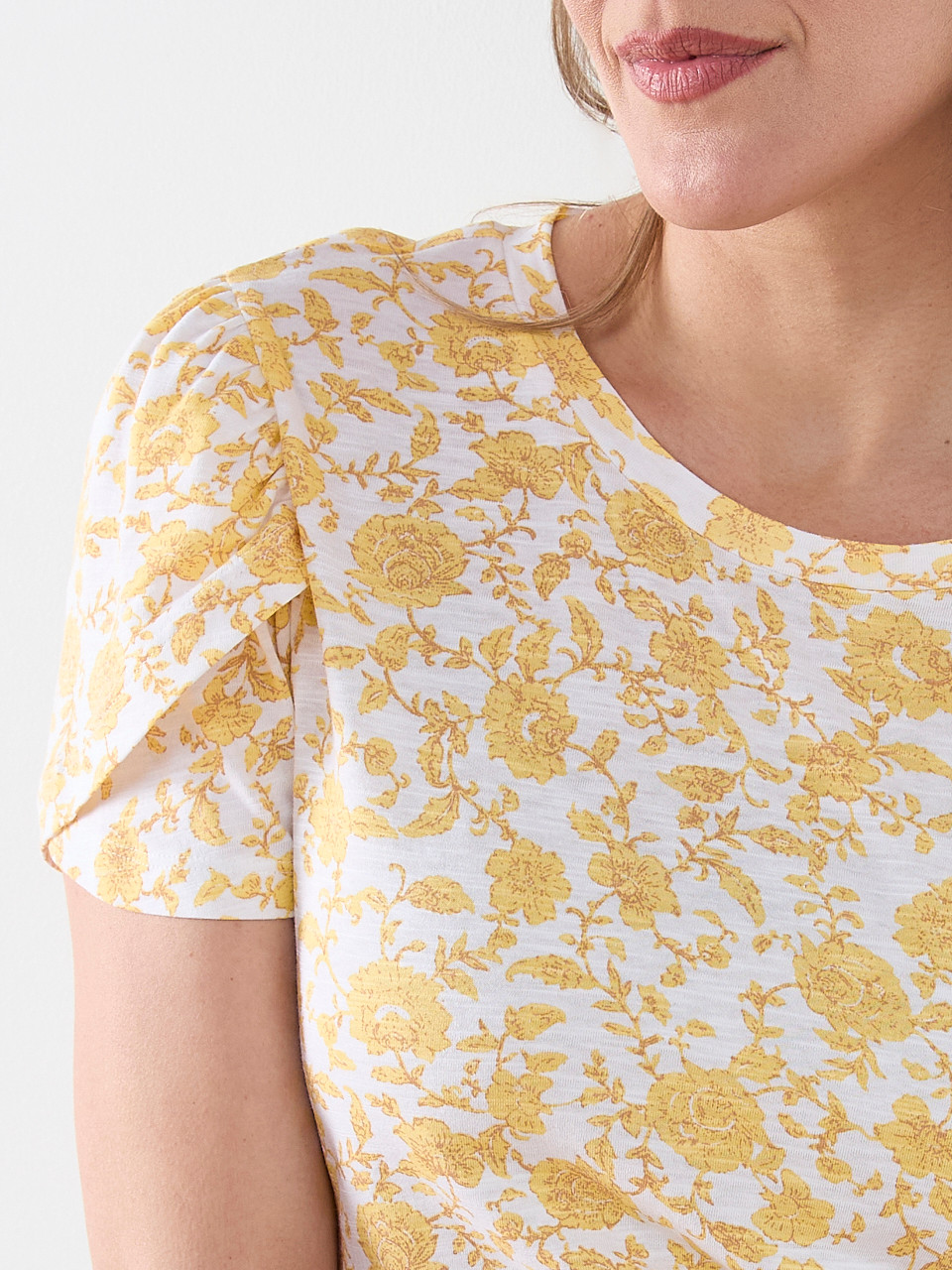 Lemon Floral Short Sleeve Tulip Scoop Neck Tee